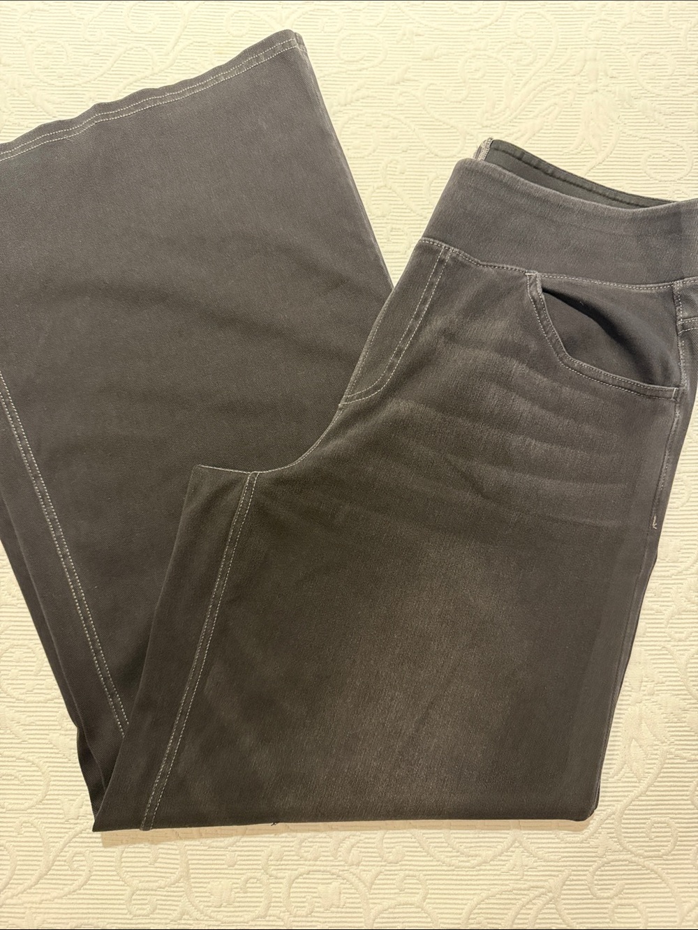 HALARA Women’s wide-Leg Jeans - Charcoal Gray Distressed Large